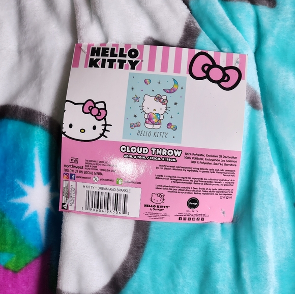 Hello Kitty Cloud Throw Blanket - Picture 3 of 6
